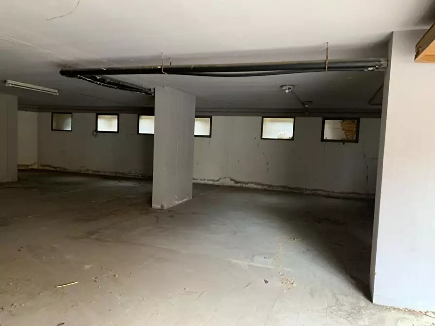 Immagine 2 di Garage in vendita  a Empoli