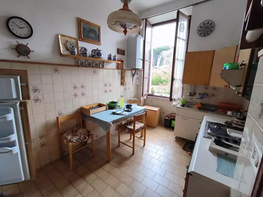 Immagine 9 di Appartamento in vendita  a Carrara