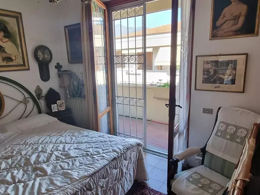 Immagine 17 di Villetta a schiera in vendita  a Massa