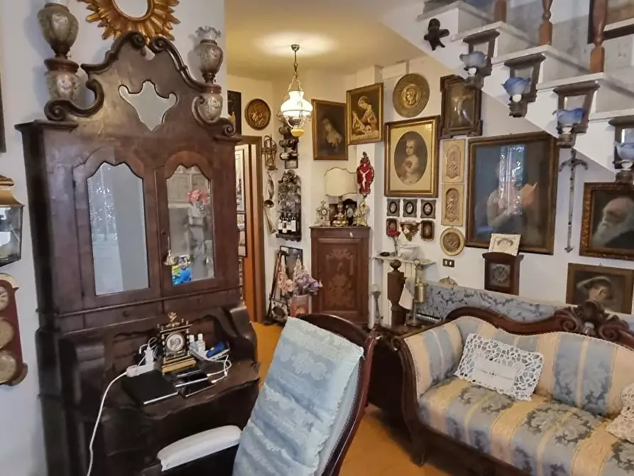 Immagine 10 di Villetta a schiera in vendita  a Massa