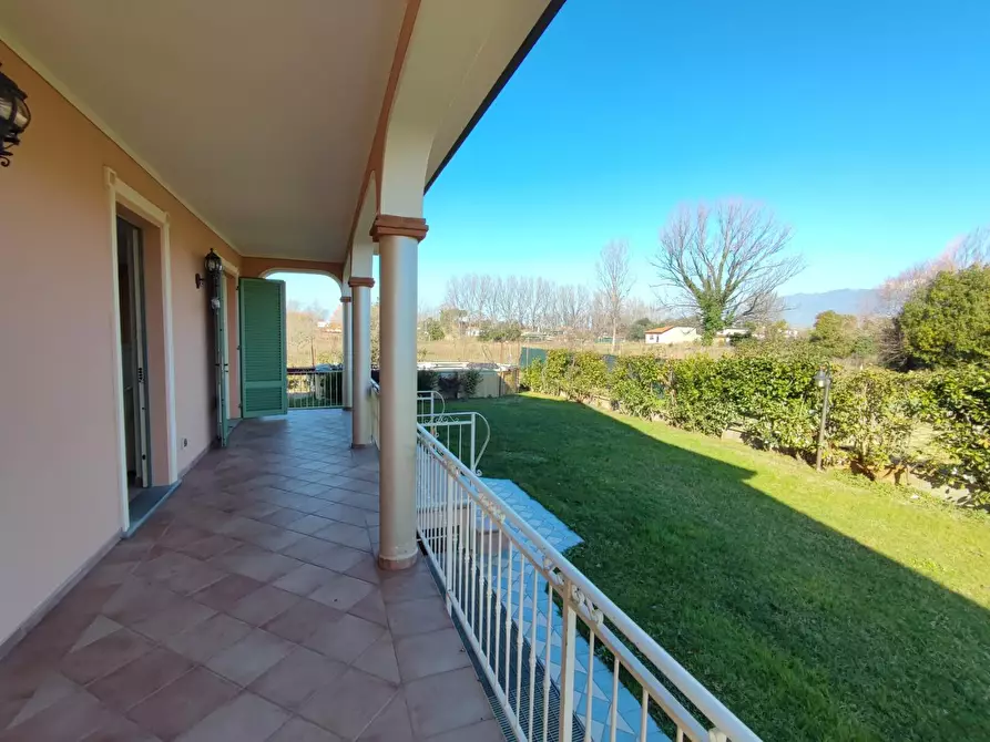 Immagine 28 di Villa in vendita  a Viareggio