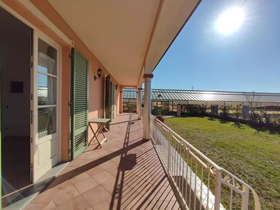 Immagine 25 di Villa in vendita  a Viareggio