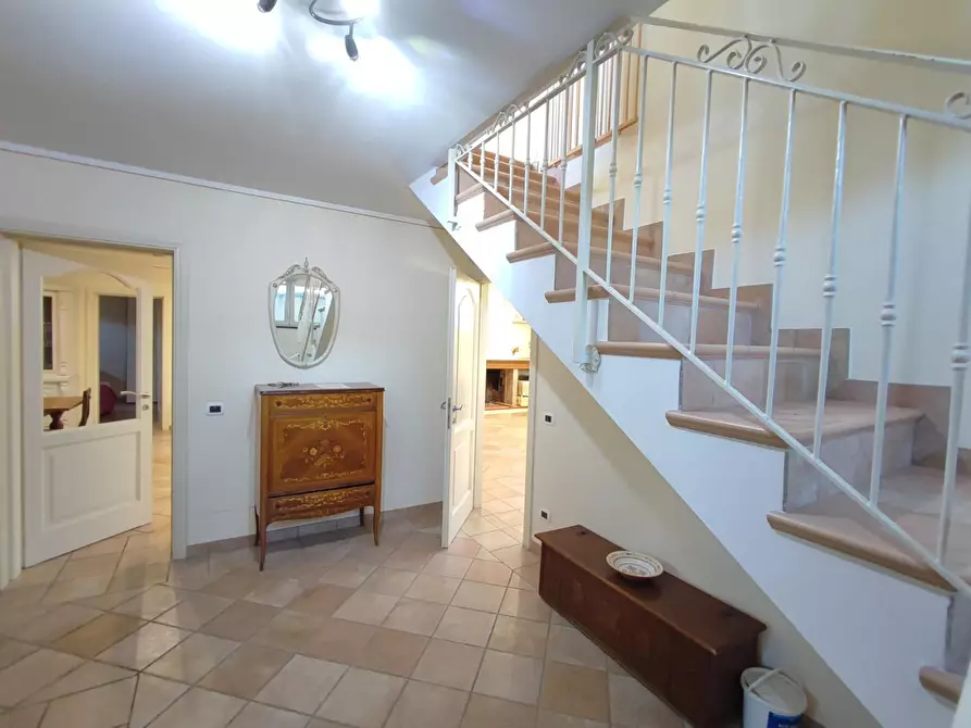 Immagine 21 di Villa in vendita  a Viareggio