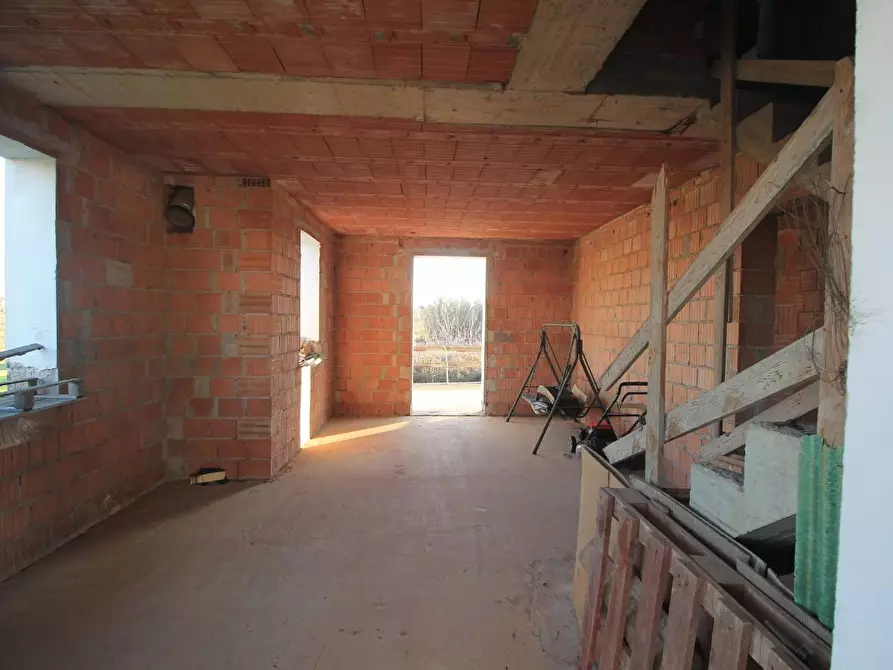 Immagine 4 di Villa in vendita  a Larciano