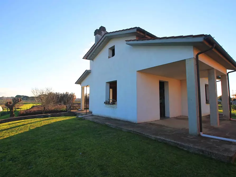 Immagine 3 di Villa in vendita  a Larciano