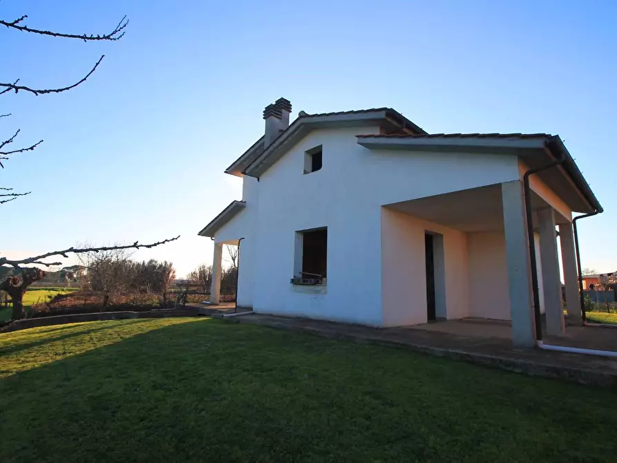 Immagine 9 di Villa in vendita  a Larciano