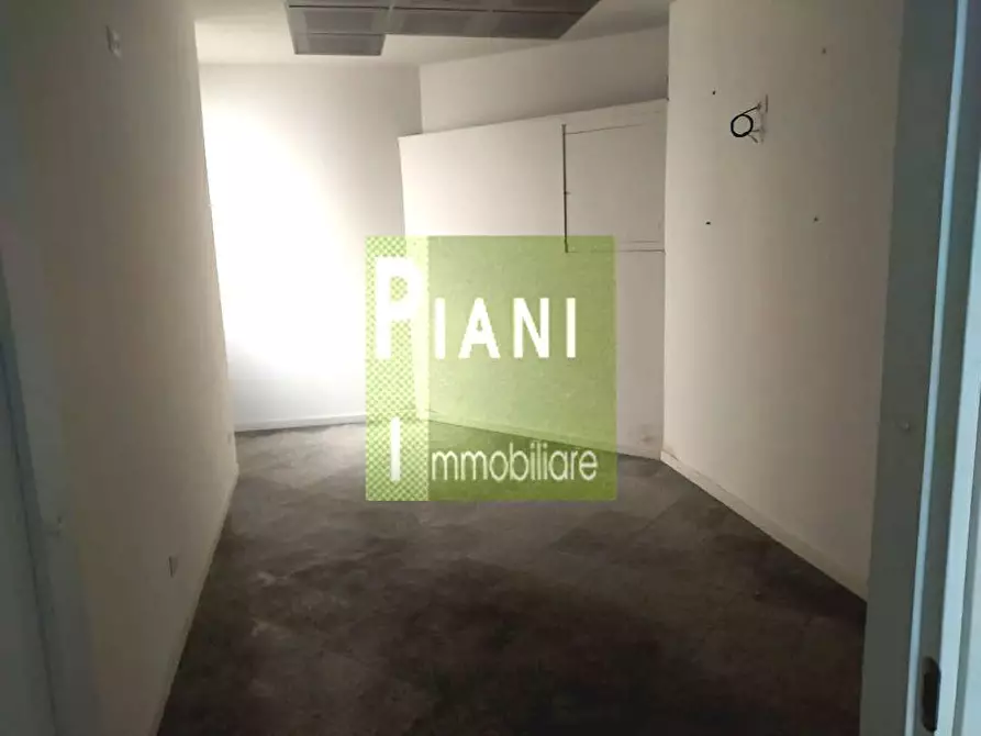 Immagine 3 di Locale commerciale in affitto  a Livorno