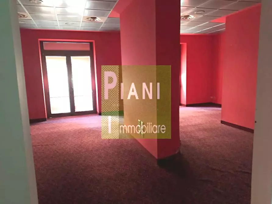 Immagine 5 di Locale commerciale in affitto  a Livorno