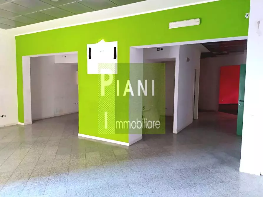 Immagine 2 di Locale commerciale in affitto  a Livorno