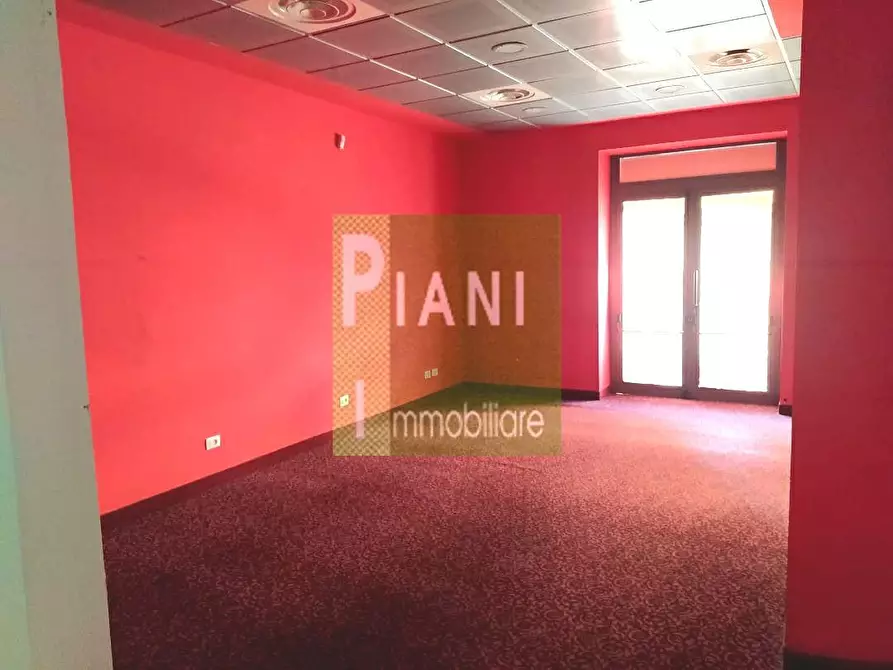 Immagine 6 di Locale commerciale in affitto  a Livorno