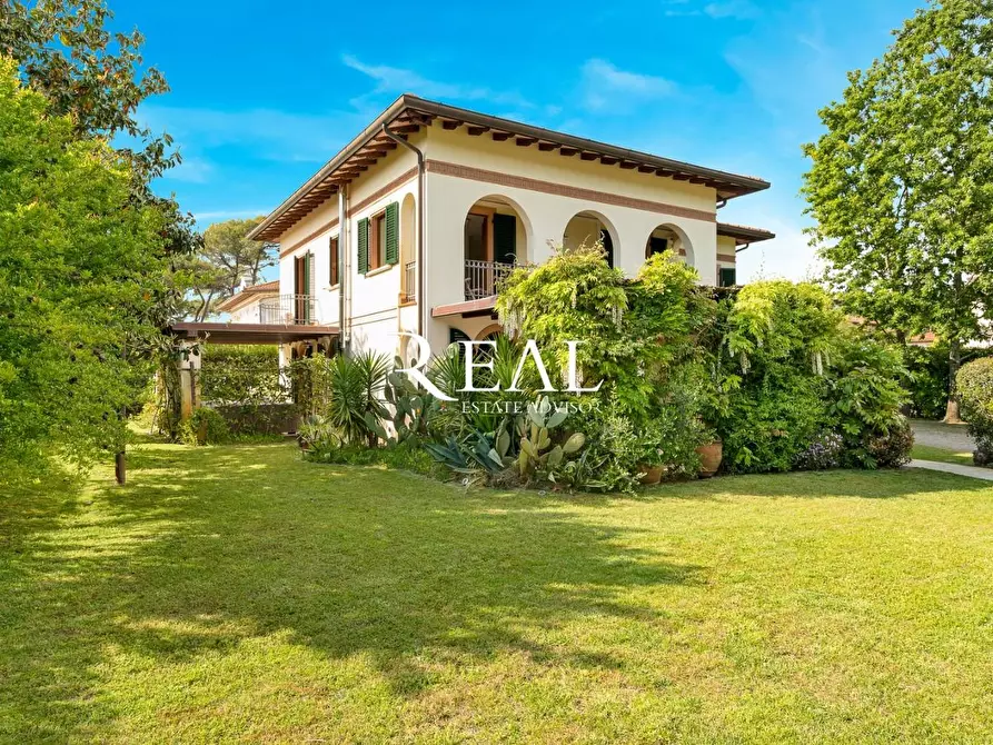 Immagine 1 di Villa in affitto  a Forte Dei Marmi