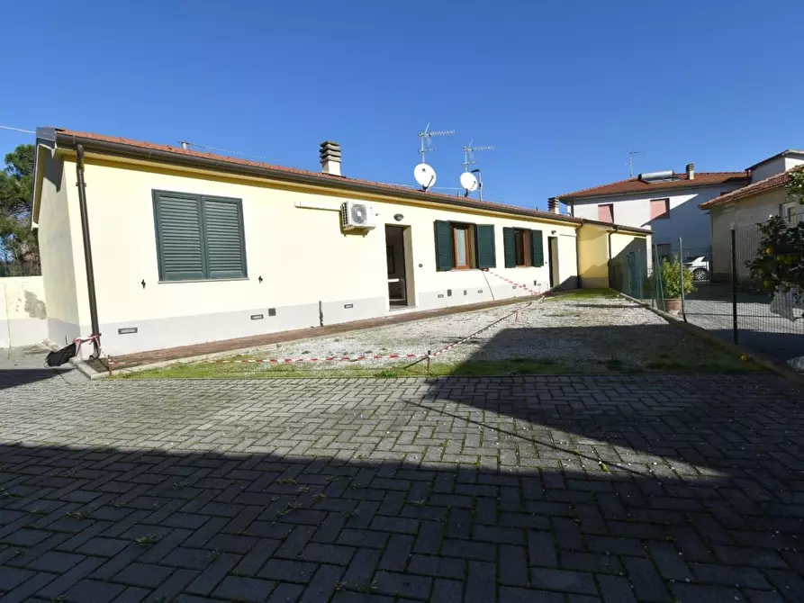 Immagine 1 di Casa bifamiliare in vendita  a San Giuliano Terme