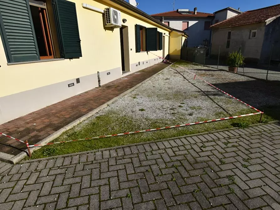 Immagine 1 di Casa bifamiliare in vendita  a San Giuliano Terme