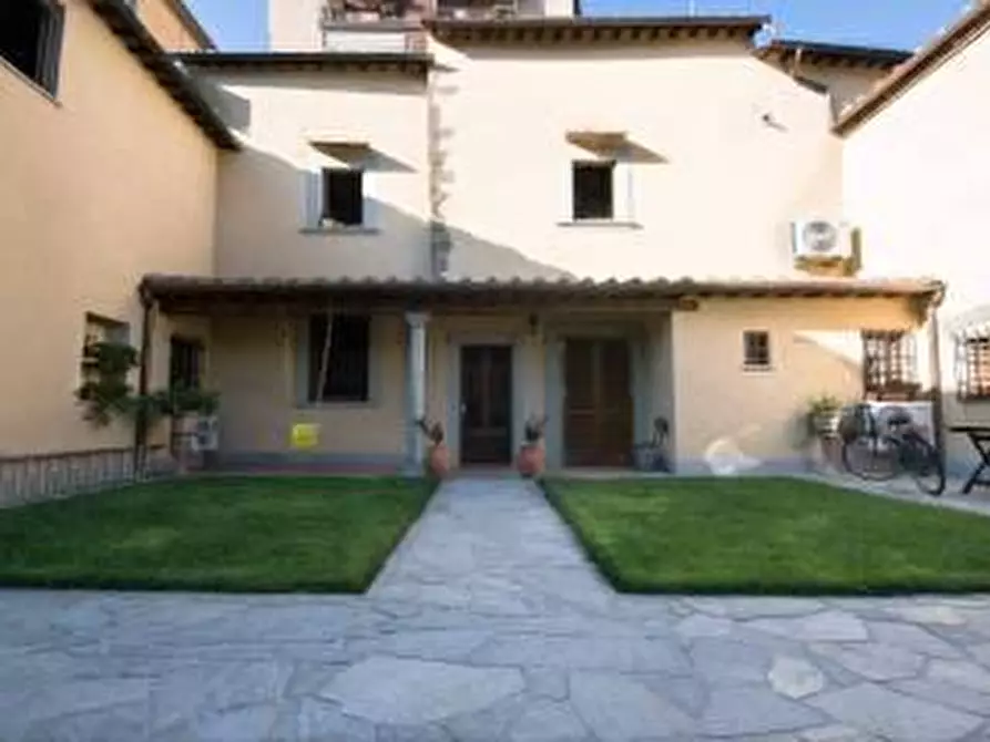 Immagine 1 di Casa quadrifamiliare in vendita  a Firenze