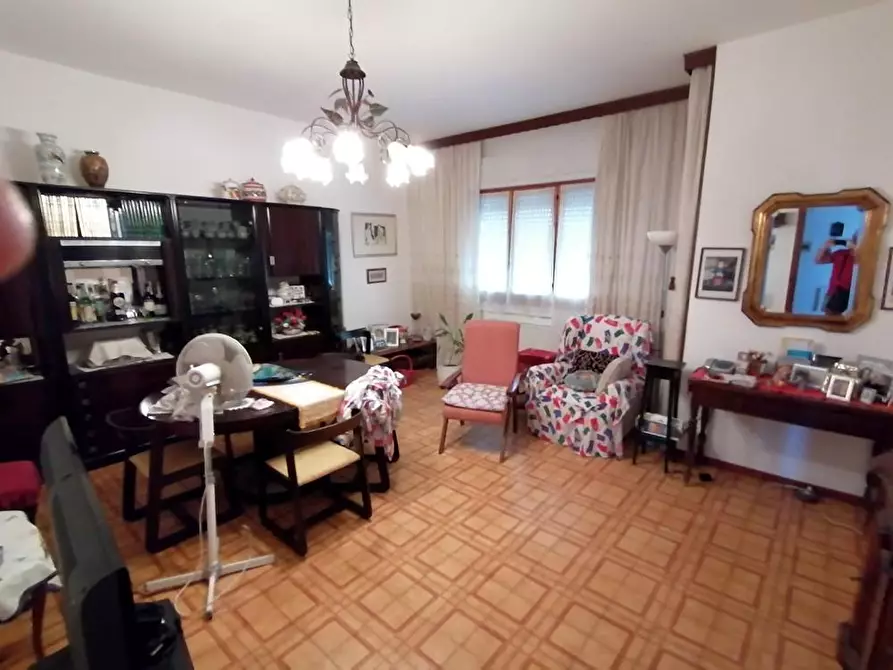 Immagine 5 di Appartamento in vendita  a Carrara