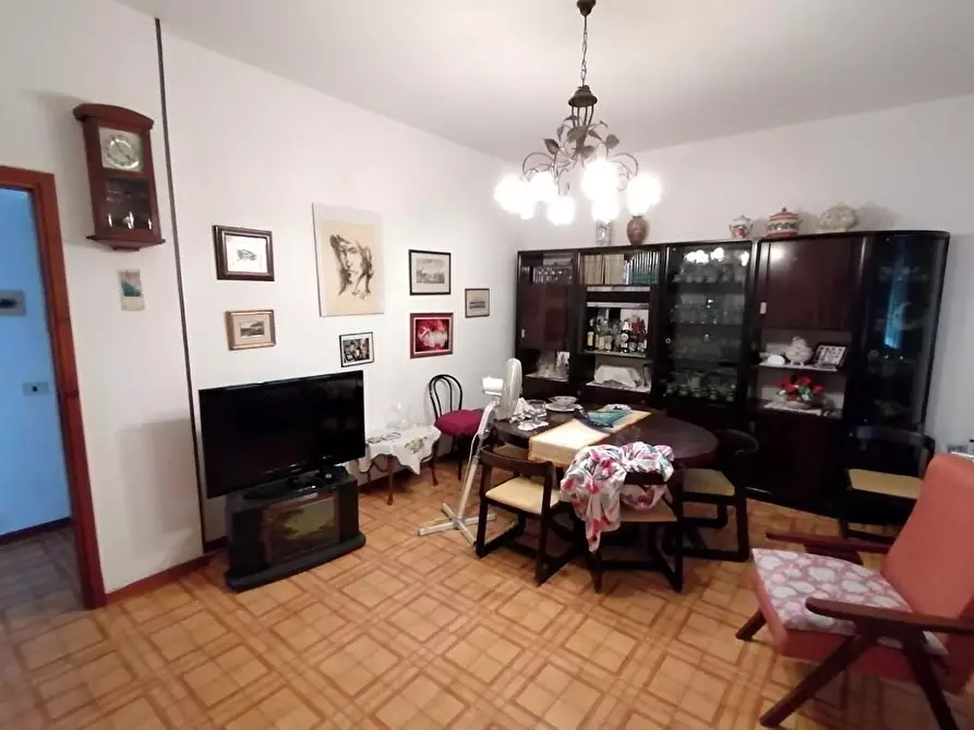 Immagine 4 di Appartamento in vendita  a Carrara