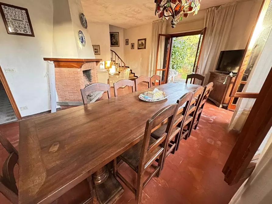Immagine 19 di Villa in vendita  a Massa