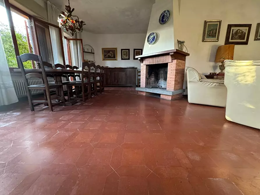 Immagine 18 di Villa in vendita  a Massa