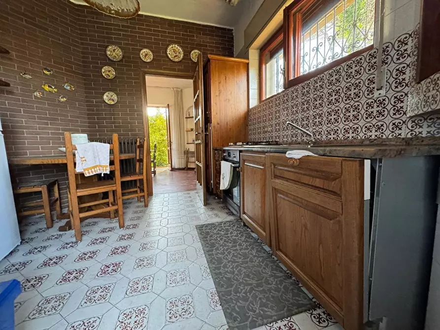 Immagine 12 di Villa in vendita  a Massa