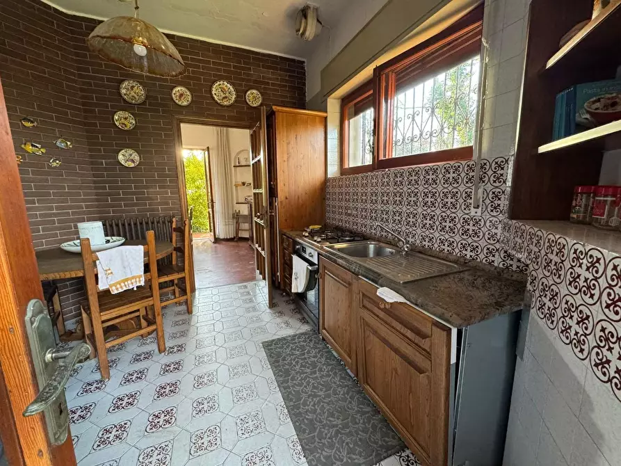 Immagine 16 di Villa in vendita  a Massa