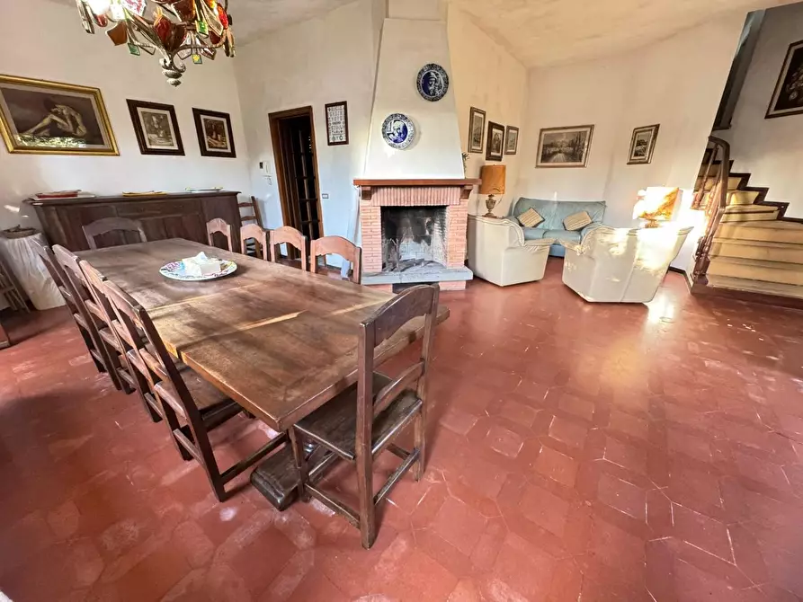 Immagine 15 di Villa in vendita  a Massa