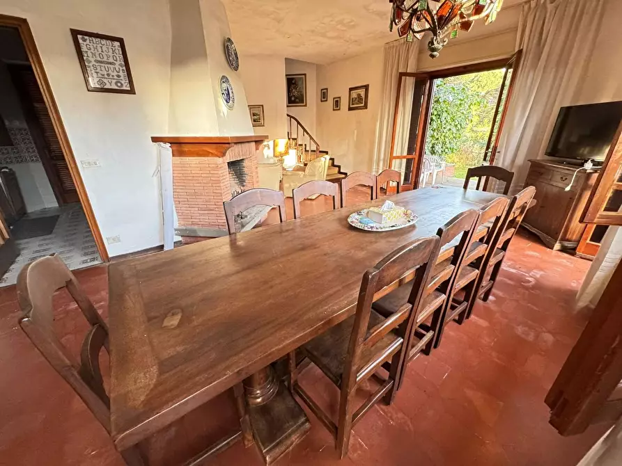 Immagine 20 di Villa in vendita  a Massa