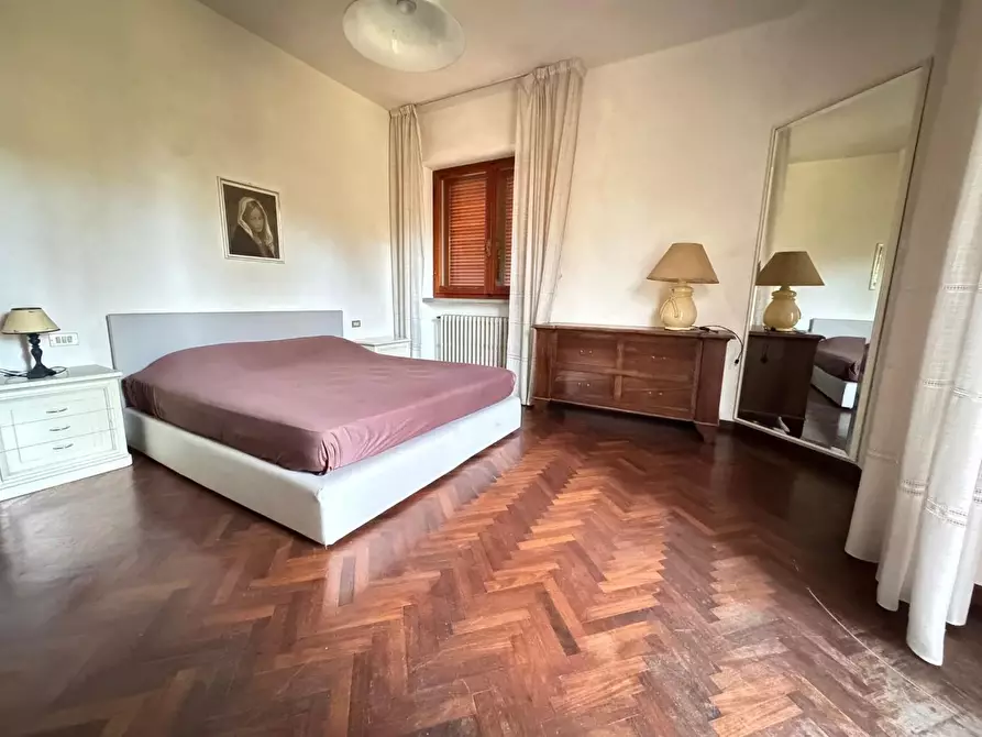 Immagine 7 di Villa in vendita  a Massa