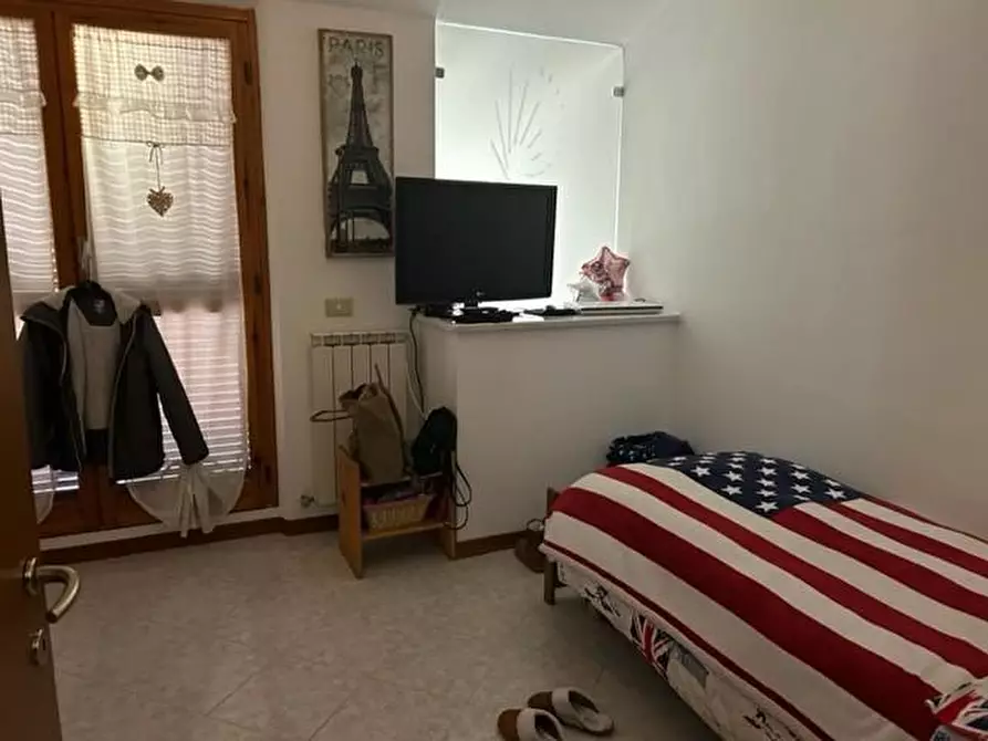 Immagine 2 di Appartamento in vendita  a Siena