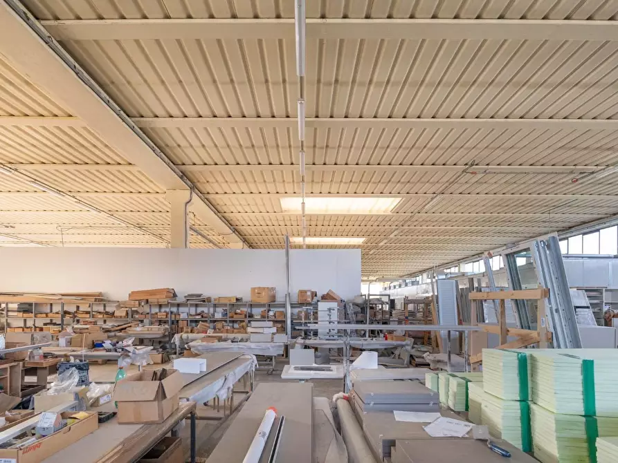 Immagine 23 di Capannone industriale in vendita  a Calcinaia