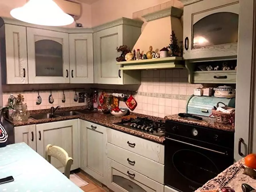 Immagine 4 di Villa in vendita  a Massa