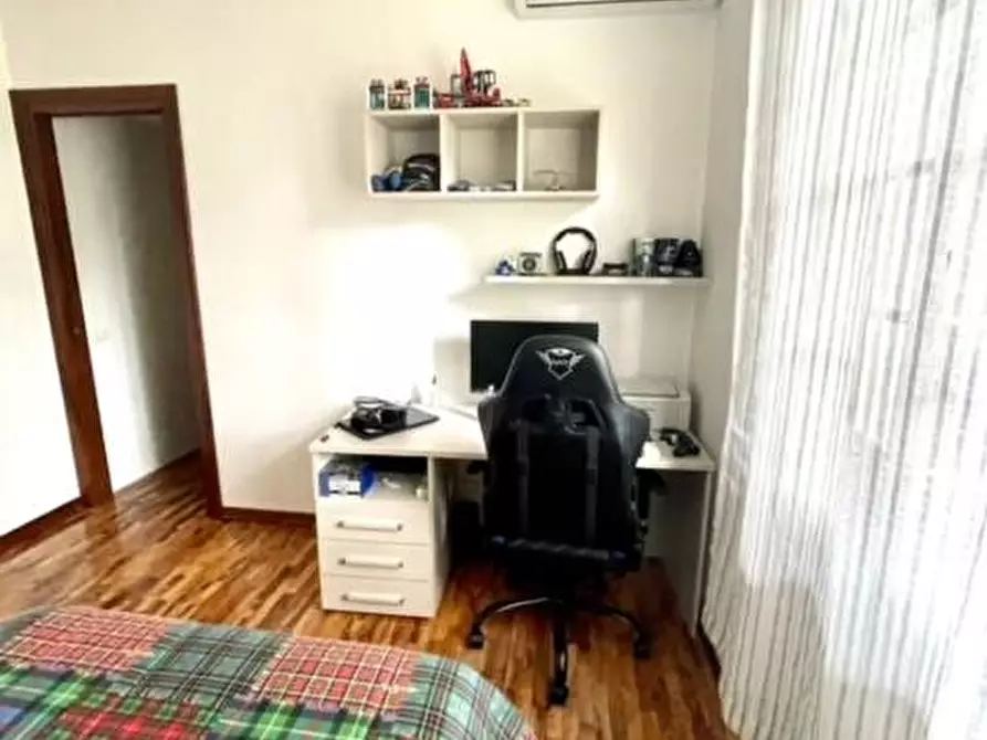 Immagine 31 di Villa in vendita  a Massa