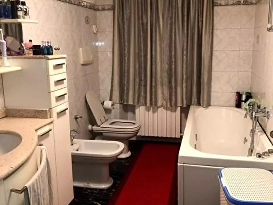 Immagine 17 di Villa in vendita  a Massa