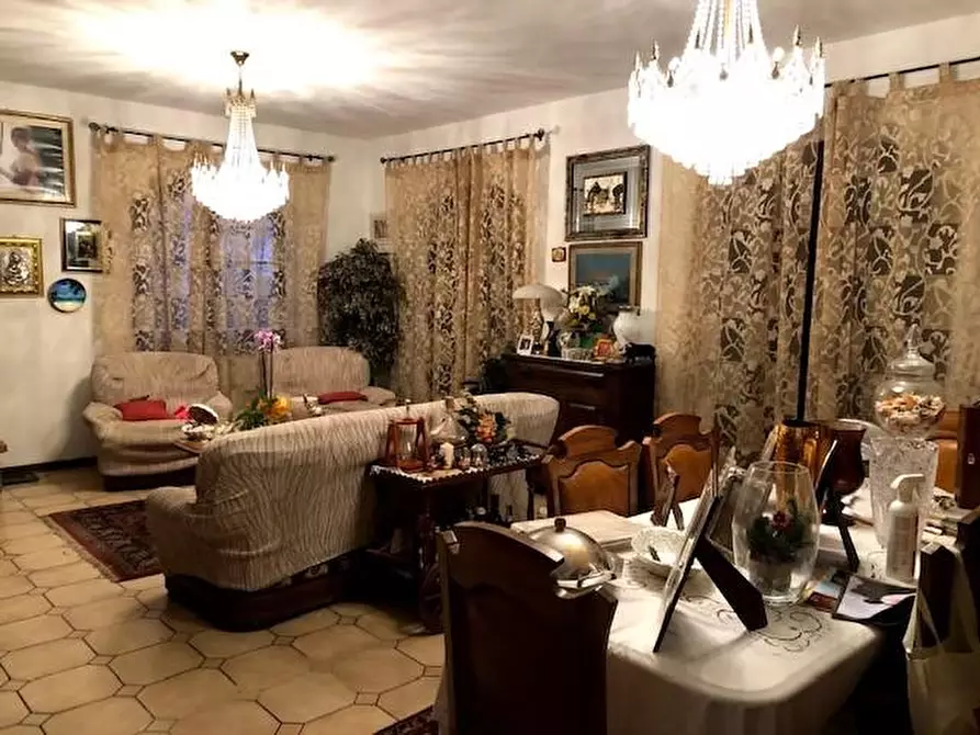 Immagine 24 di Villa in vendita  a Massa