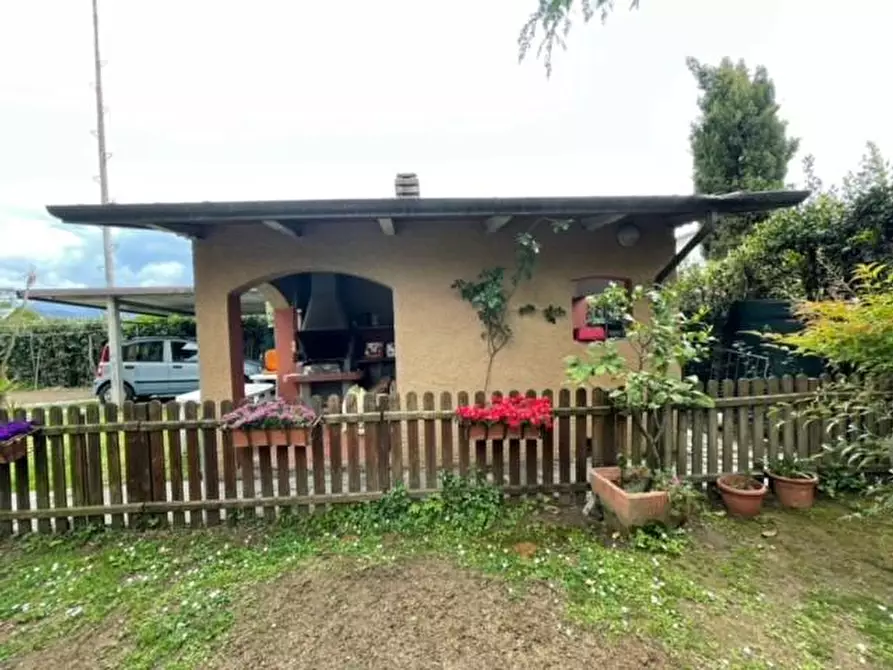 Immagine 32 di Villa in vendita  a Massa