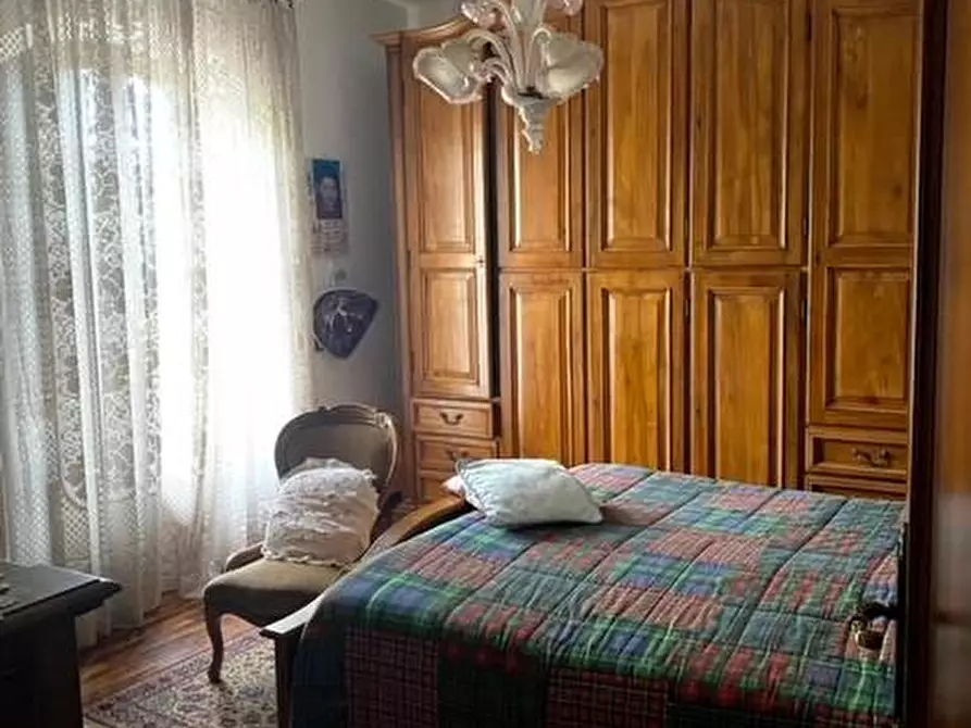 Immagine 25 di Villa in vendita  a Massa