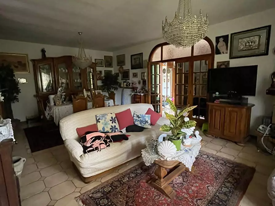 Immagine 23 di Villa in vendita  a Massa