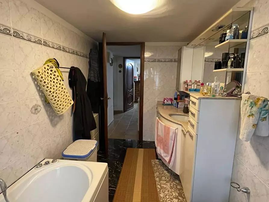 Immagine 10 di Villa in vendita  a Massa