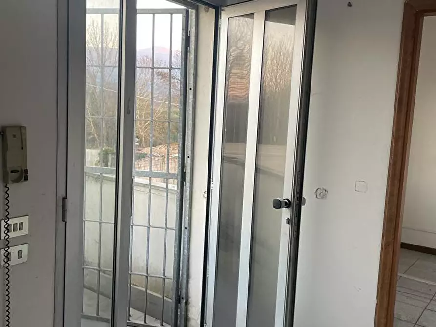 Immagine 8 di Ufficio in affitto  a Lucca