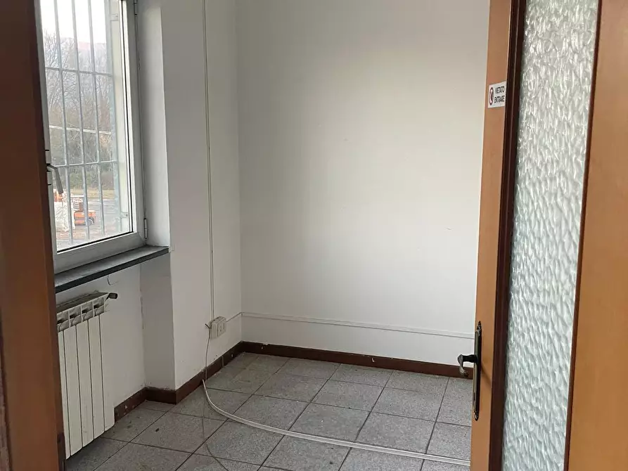 Immagine 6 di Ufficio in affitto  a Lucca