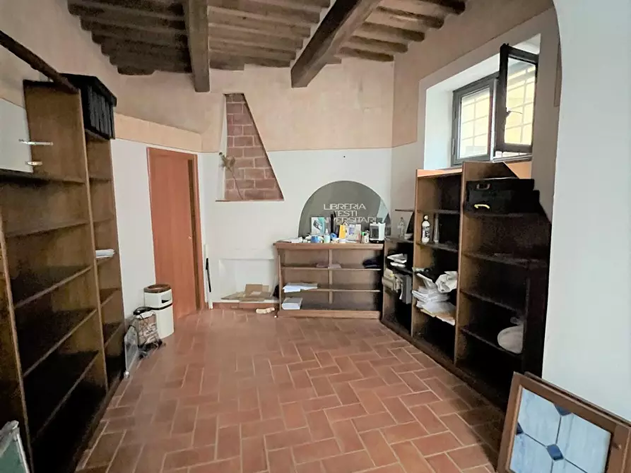 Immagine 2 di Locale commerciale in vendita  a Pisa
