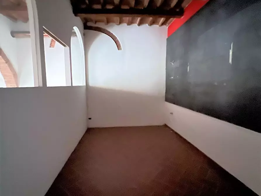 Immagine 6 di Locale commerciale in vendita  a Pisa