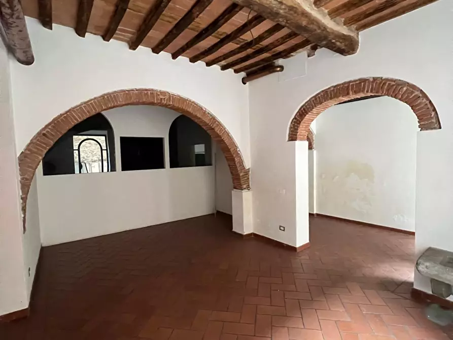 Immagine 2 di Locale commerciale in vendita  a Pisa