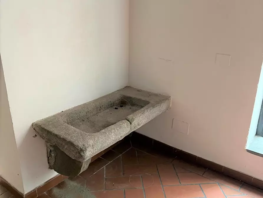 Immagine 4 di Locale commerciale in vendita  a Pisa