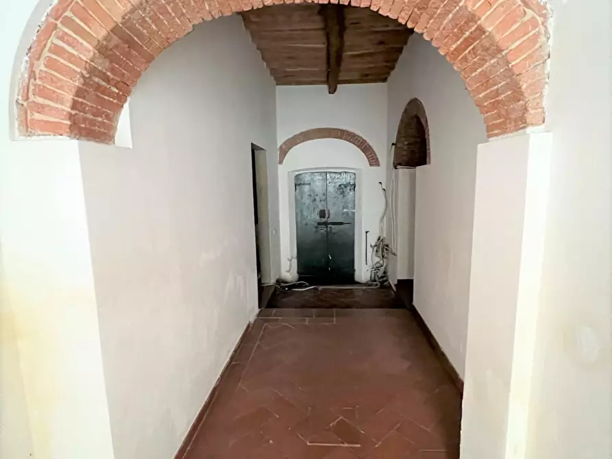 Immagine 5 di Locale commerciale in vendita  a Pisa