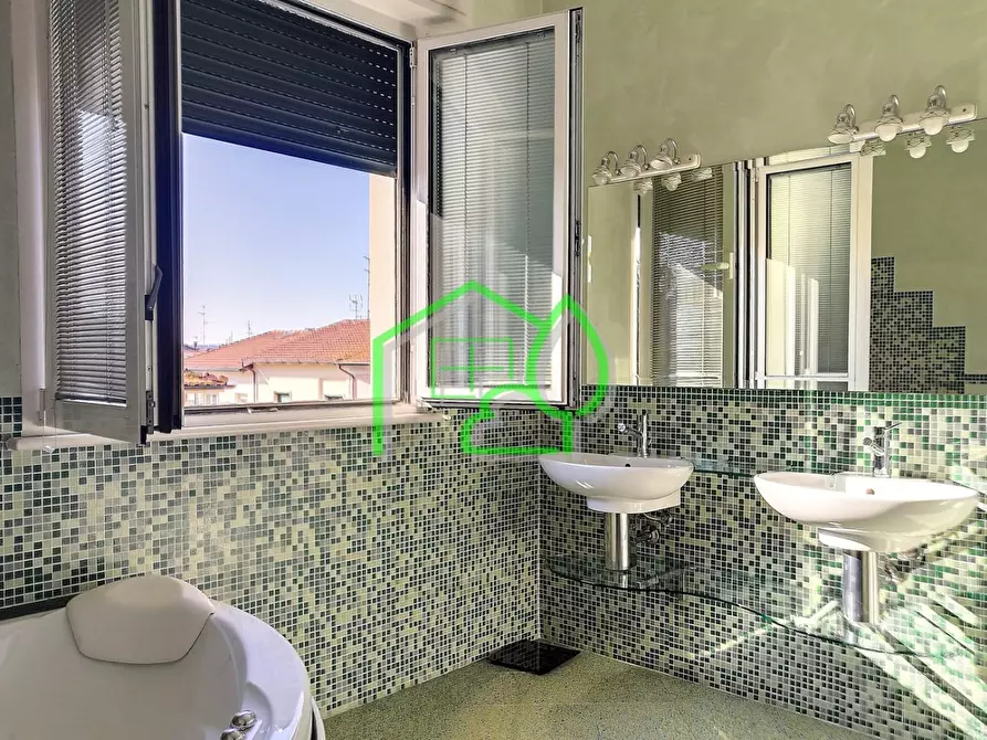 Immagine 13 di Casa semindipendente in vendita  a Viareggio