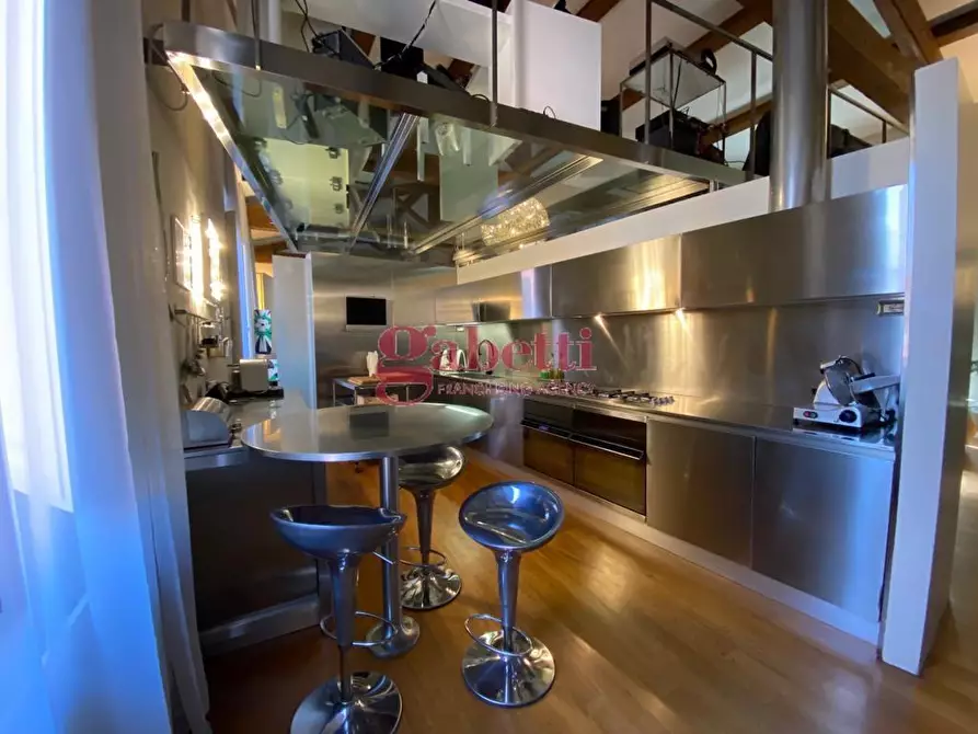 Immagine 3 di Loft/Open space in vendita  a Pisa