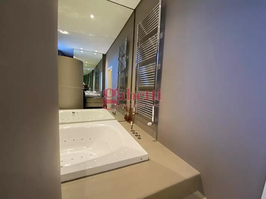 Immagine 7 di Loft/Open space in vendita  a Pisa