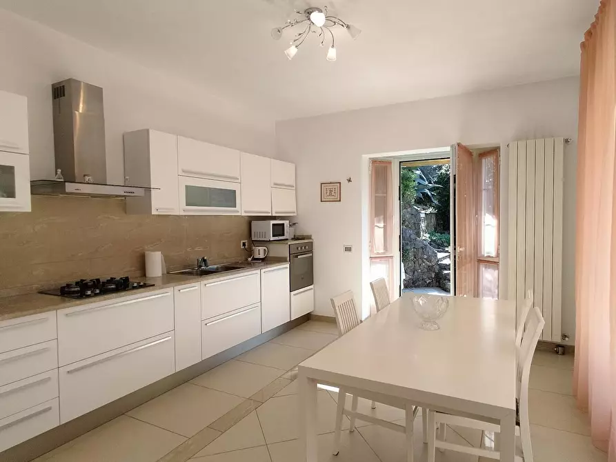 Immagine 3 di Casa indipendente in vendita  a Carrara