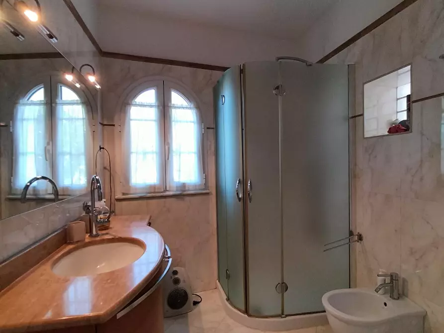 Immagine 23 di Casa indipendente in vendita  a Carrara