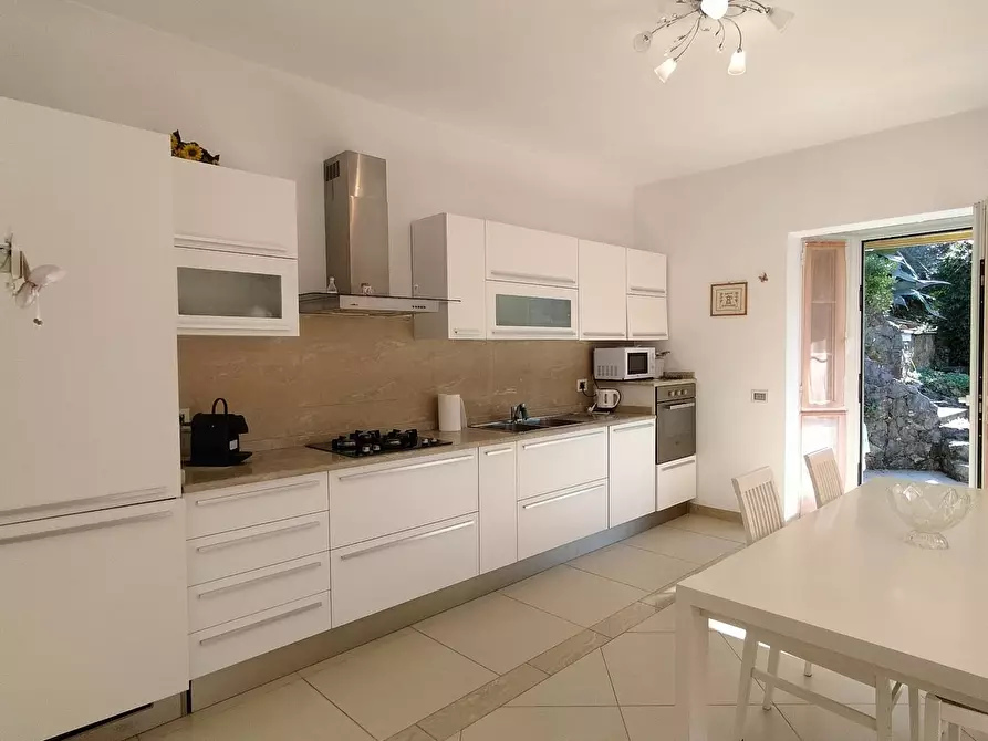 Immagine 4 di Casa indipendente in vendita  a Carrara